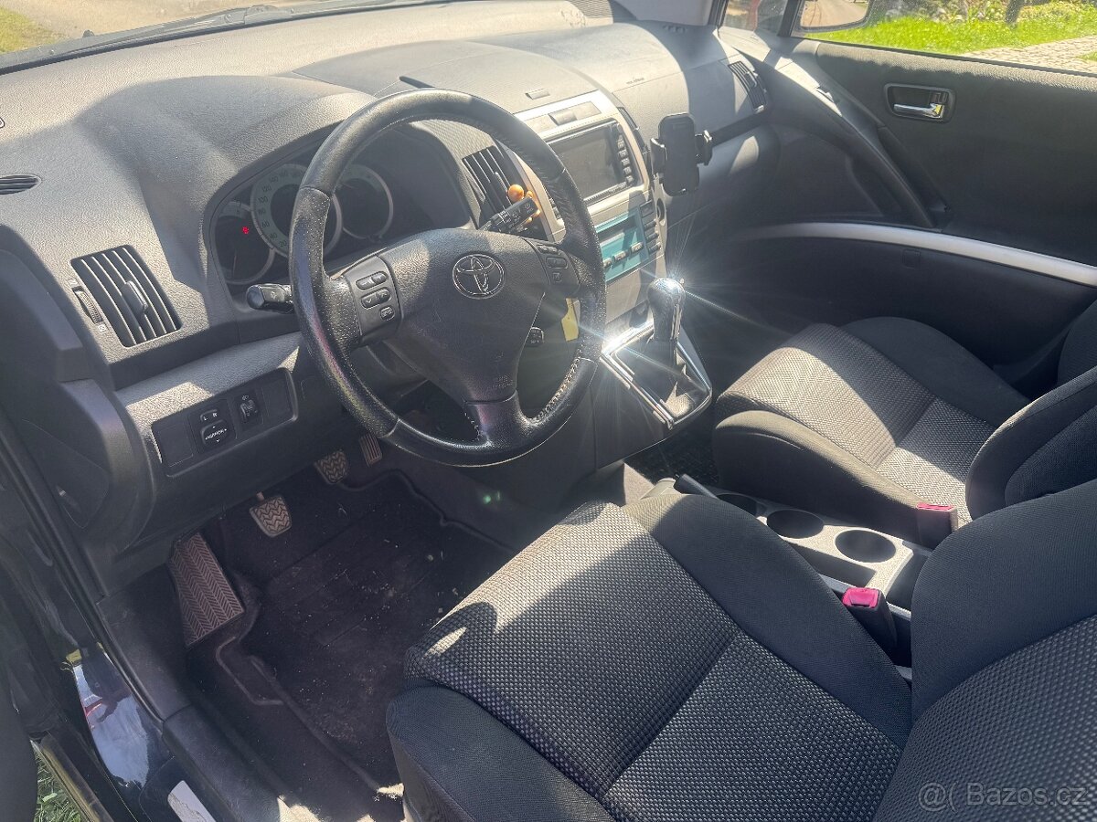 Corolla Versso - 4