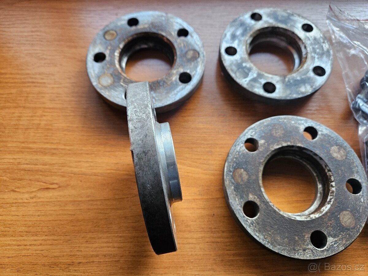 Podložky pod kola 5x108, šířka 15mm, vč. šroubů - 4