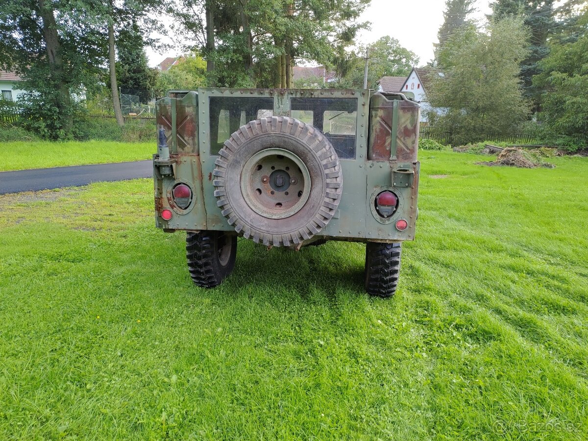 Replika H1 Humvee Hummer na podvozku Tatra 805