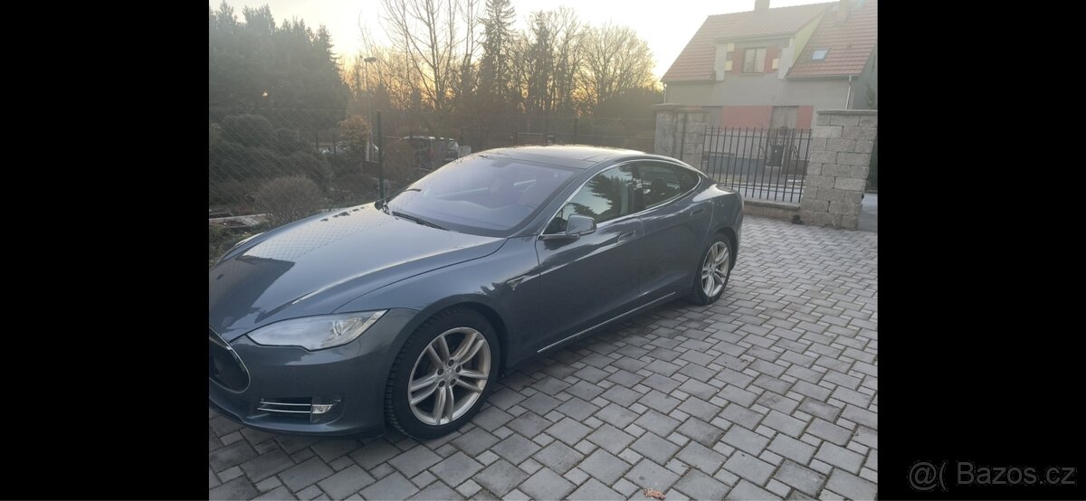 Tesla S 85 - 4