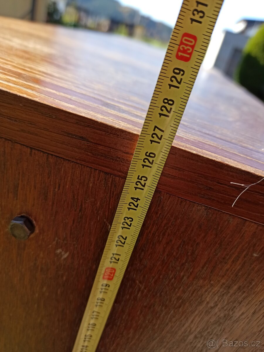 Knihovna/ regál/ úložné prostory - 4