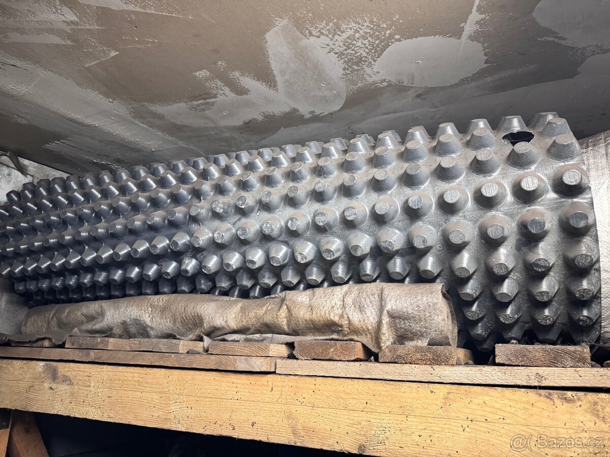 Různý stavební materiál - 4