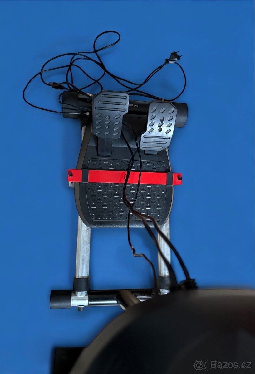 Volant na PlayStation s pedály – výborný stav - 4