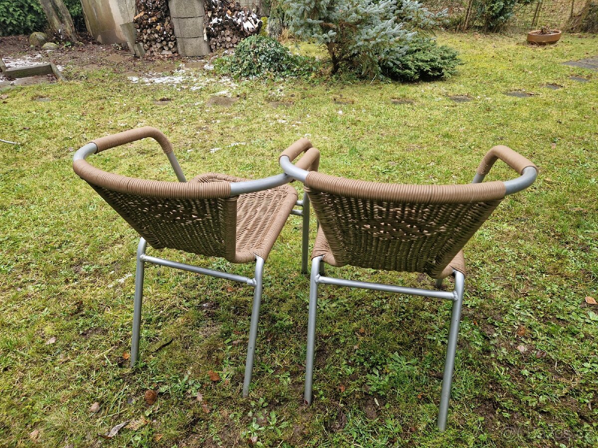 Zahradní stůl a dvě židle - 4