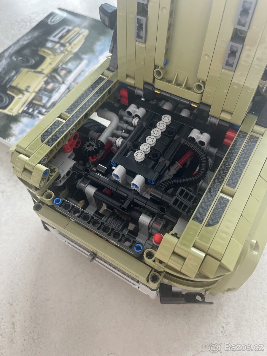 LEGO 42110 Technic - Land Rover Defender (bez krabice) - 4