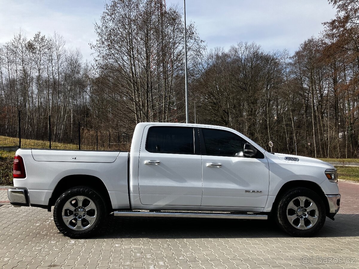 Dodge Ram 1500 5.7 V8 HEMI - 4x4 - RAM BOXY - NEBOURANÝ