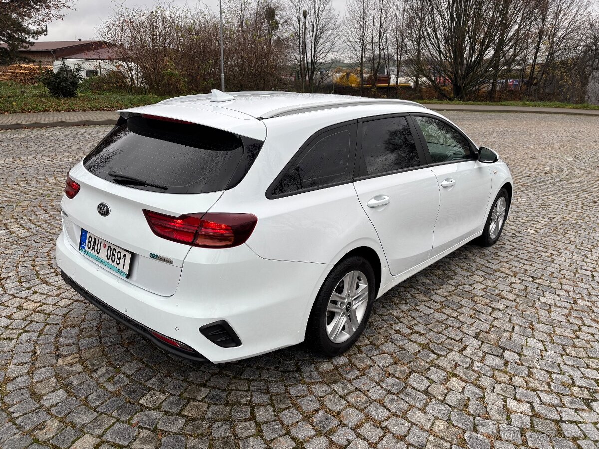 Kia Ceed 1.6 CRDi 100kw Combi 1.Majitel,Top Exklusiv - 4