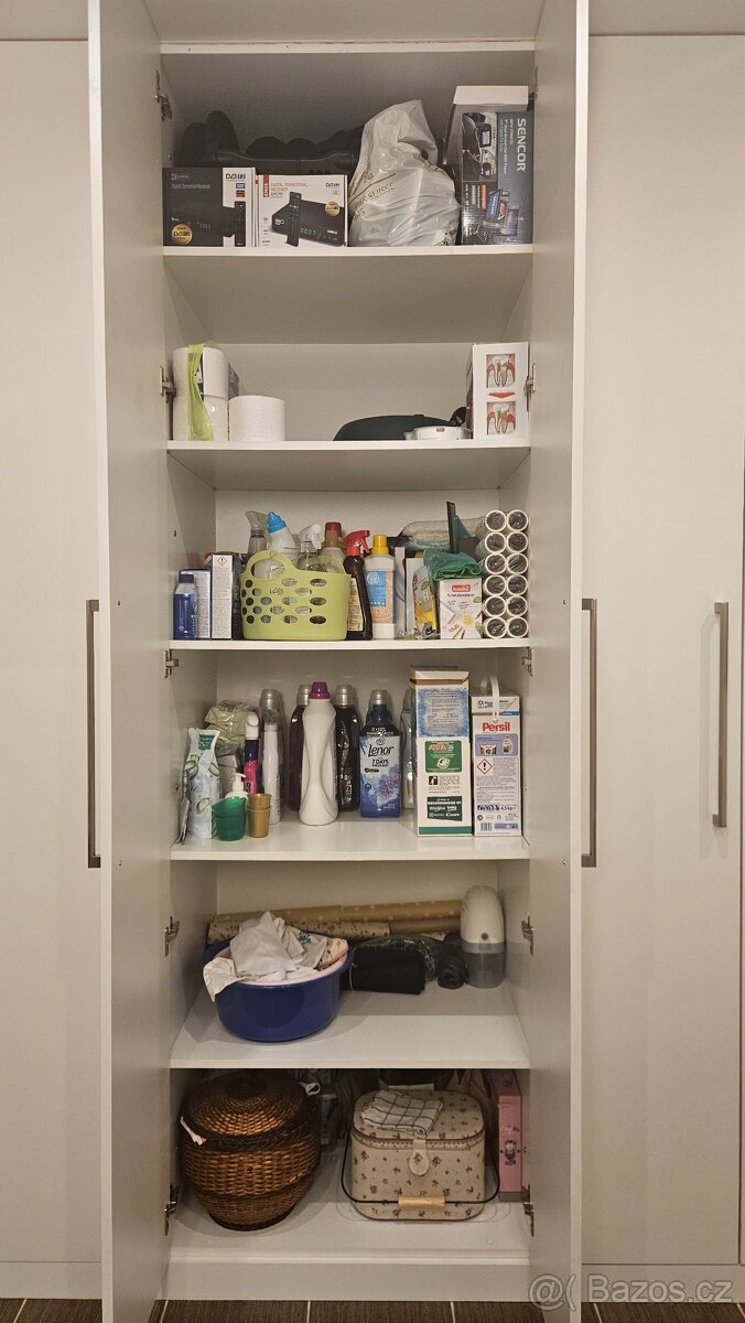 Bílá šatní a úložná skříň - 4