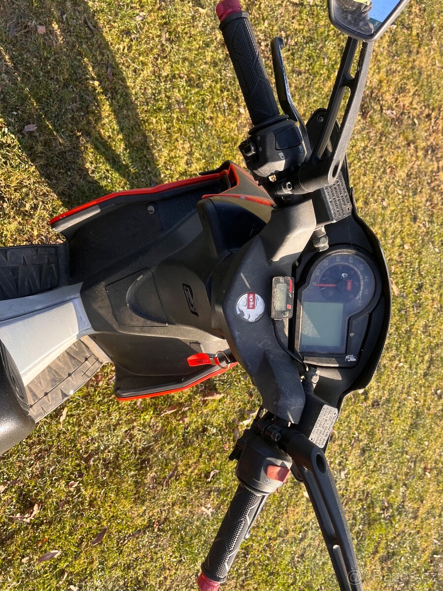 Skútr Aprilia SR 50 - 4