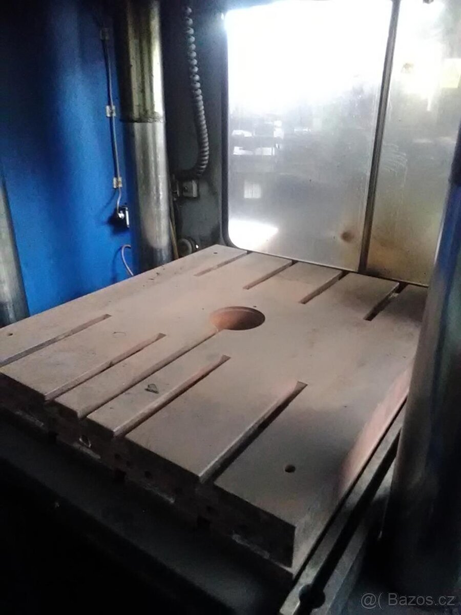 Vstřikovací lis na plasty Maplan MTF 1500 300 - 4