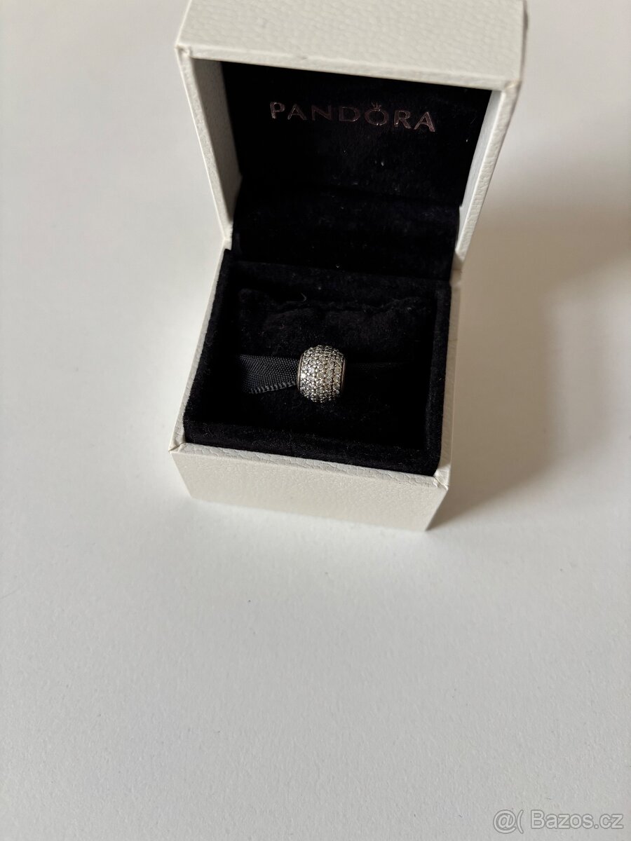 Pandora - přívěšek třpytivé pavé - 4