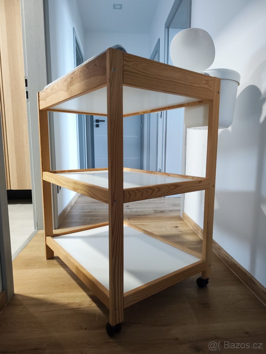 Přebalovací pult s příslušenstvím - 4