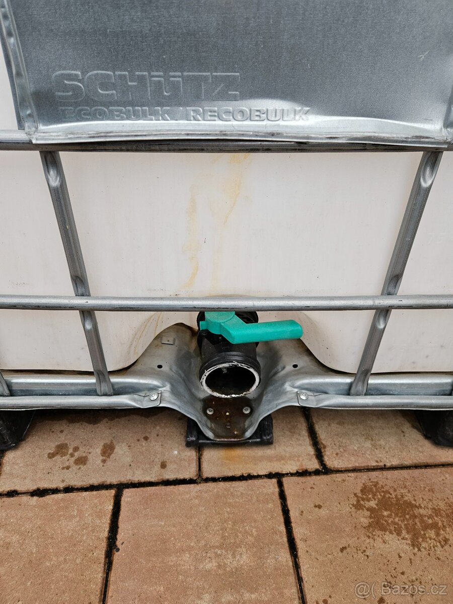 Nádrž na vodu 1000 l - 4