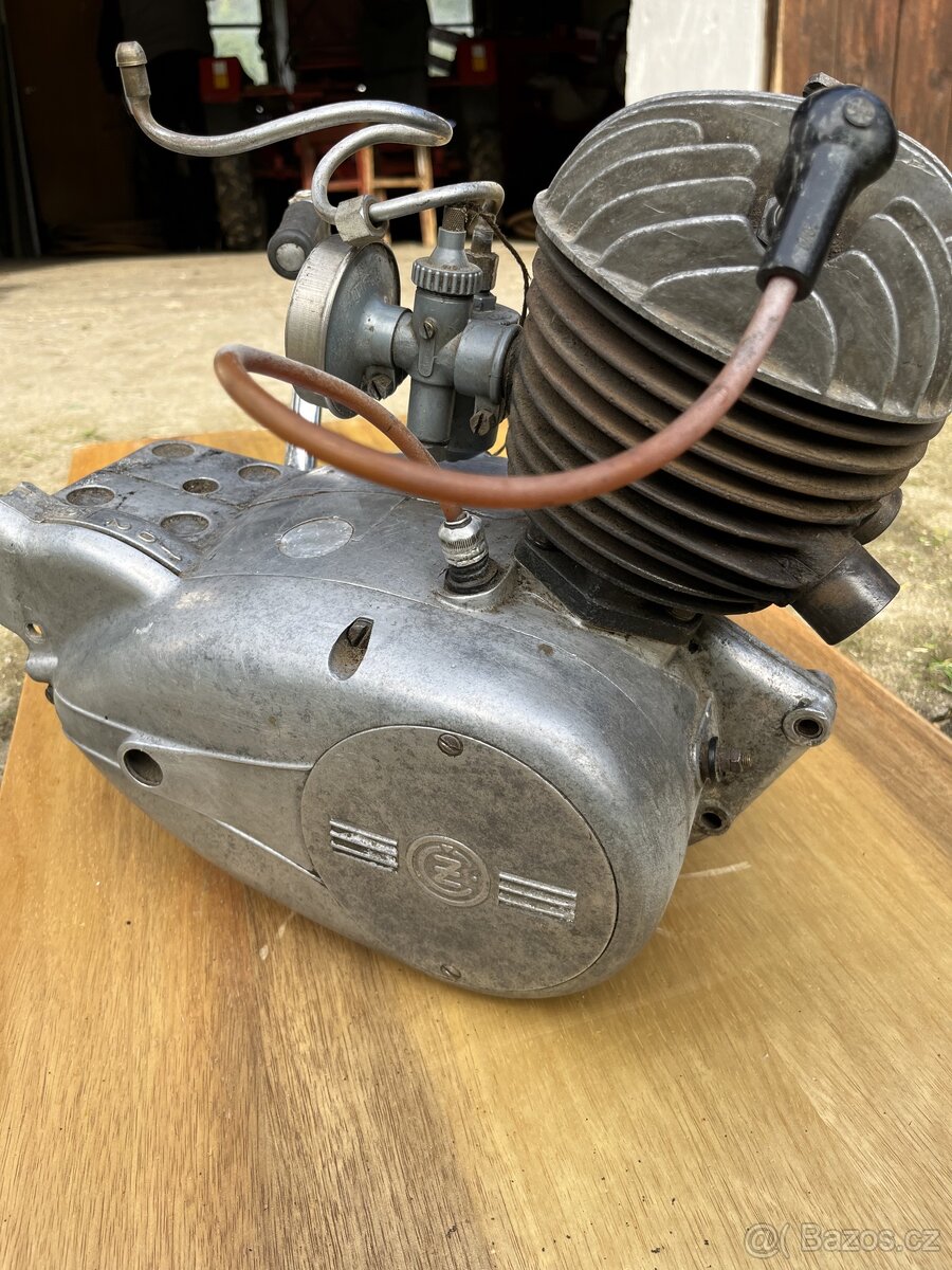 ČZ 125 T MOTOR - 4