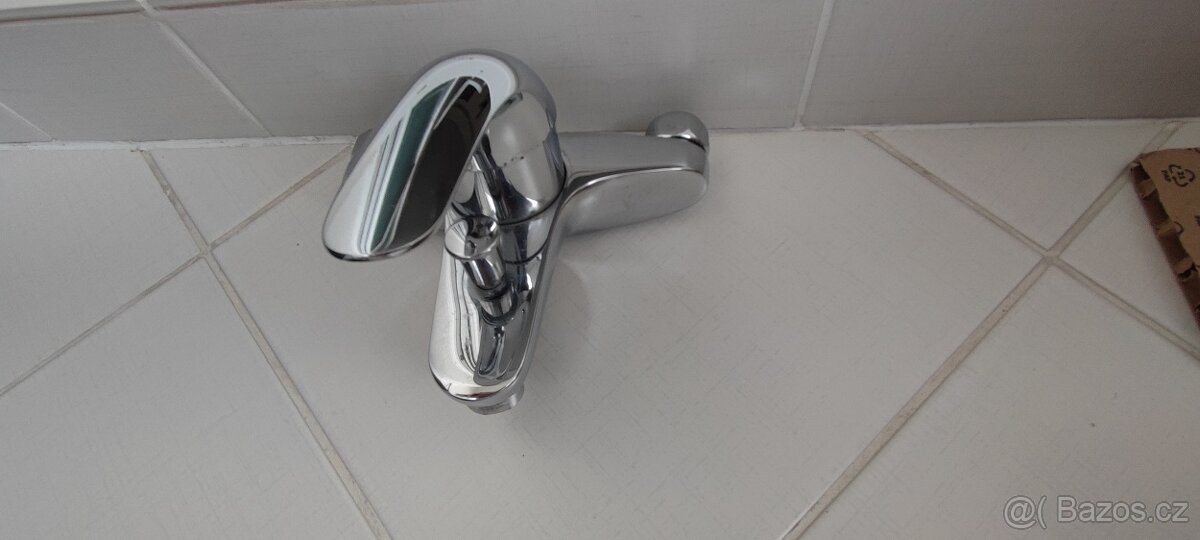Prodám nástěnnou vanovou baterii GROHE rozteč 150 mm - 4