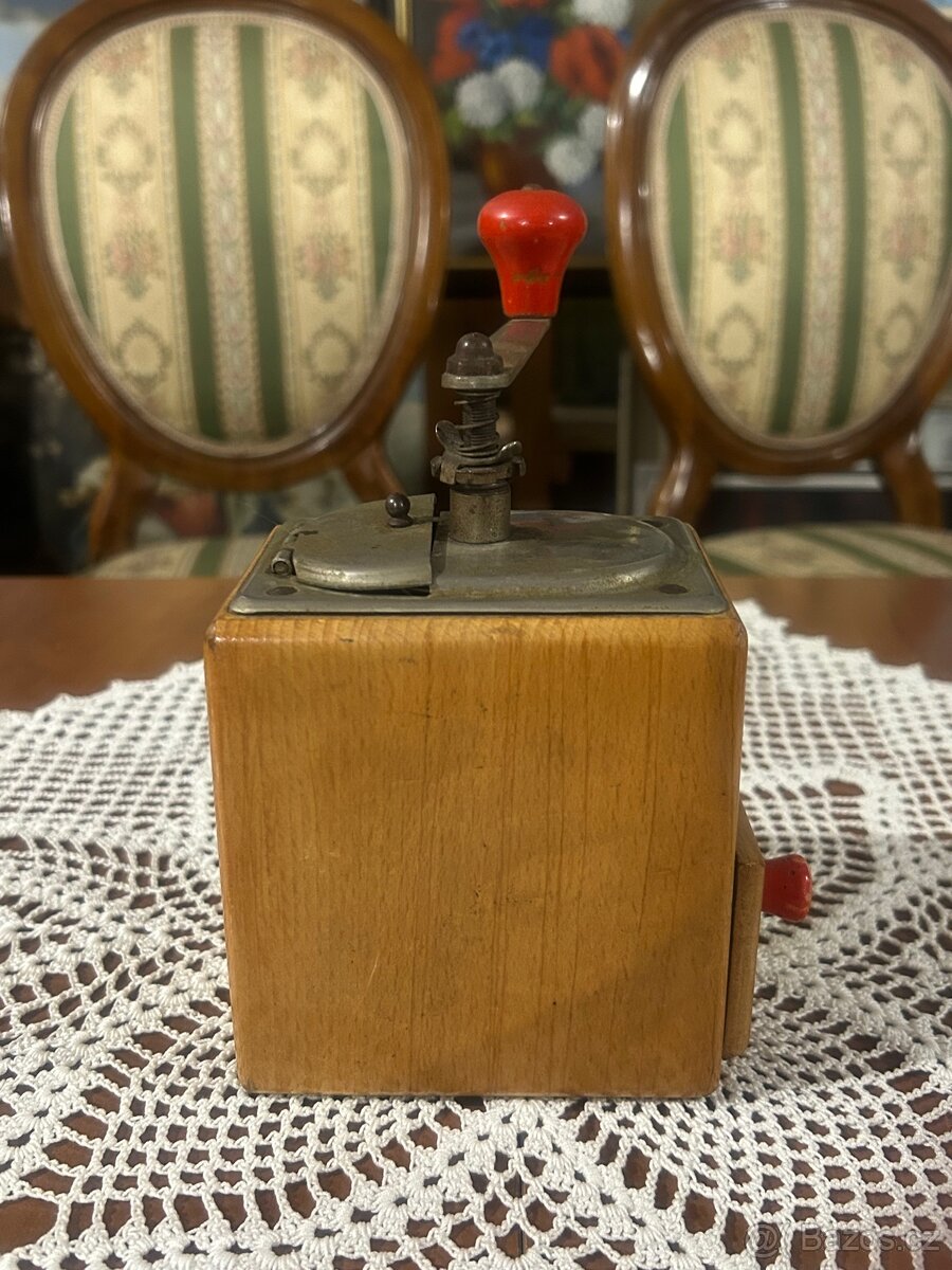 Dřevěný kávomlýnek - 4