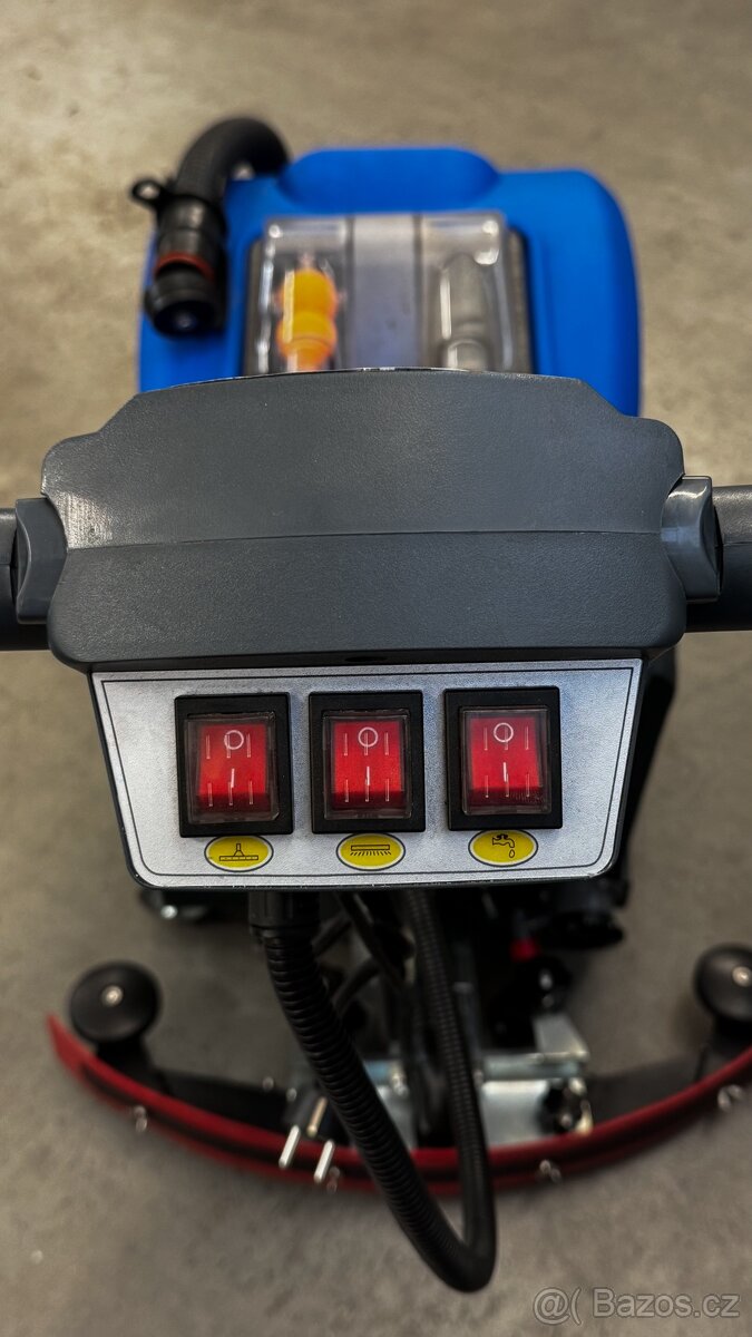 Podlahový mycí stroj WIPEKET SWM30 - 4