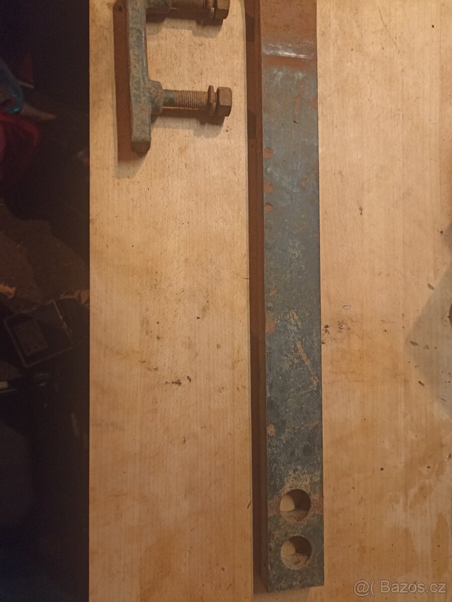 Prodám lištu spodního závěsu Zetor URI - 4