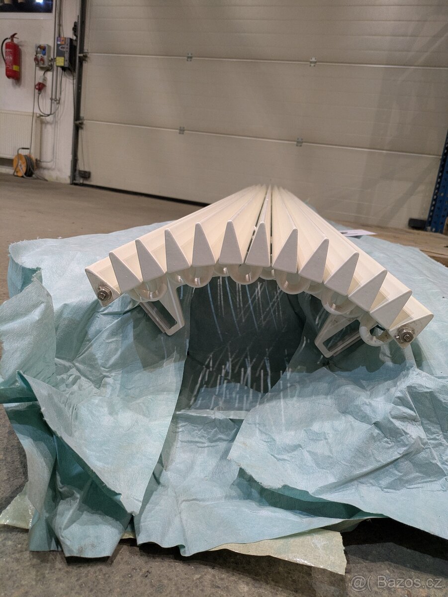 prodám atypický radiátor č. 7 - 4