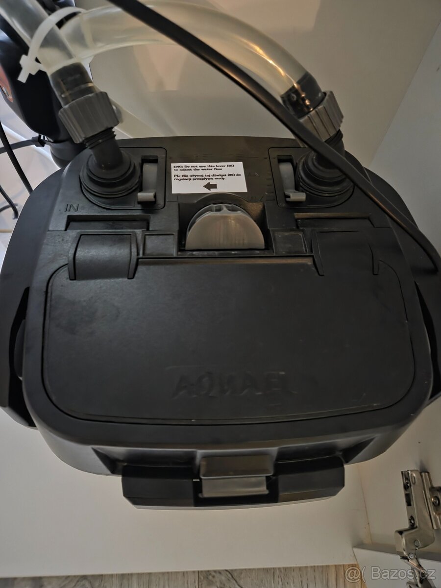 Akvárium se skříňkou a příslušenstvím - 4