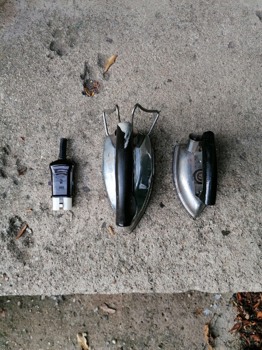 Staré žehličky, vše 250 kč - 4