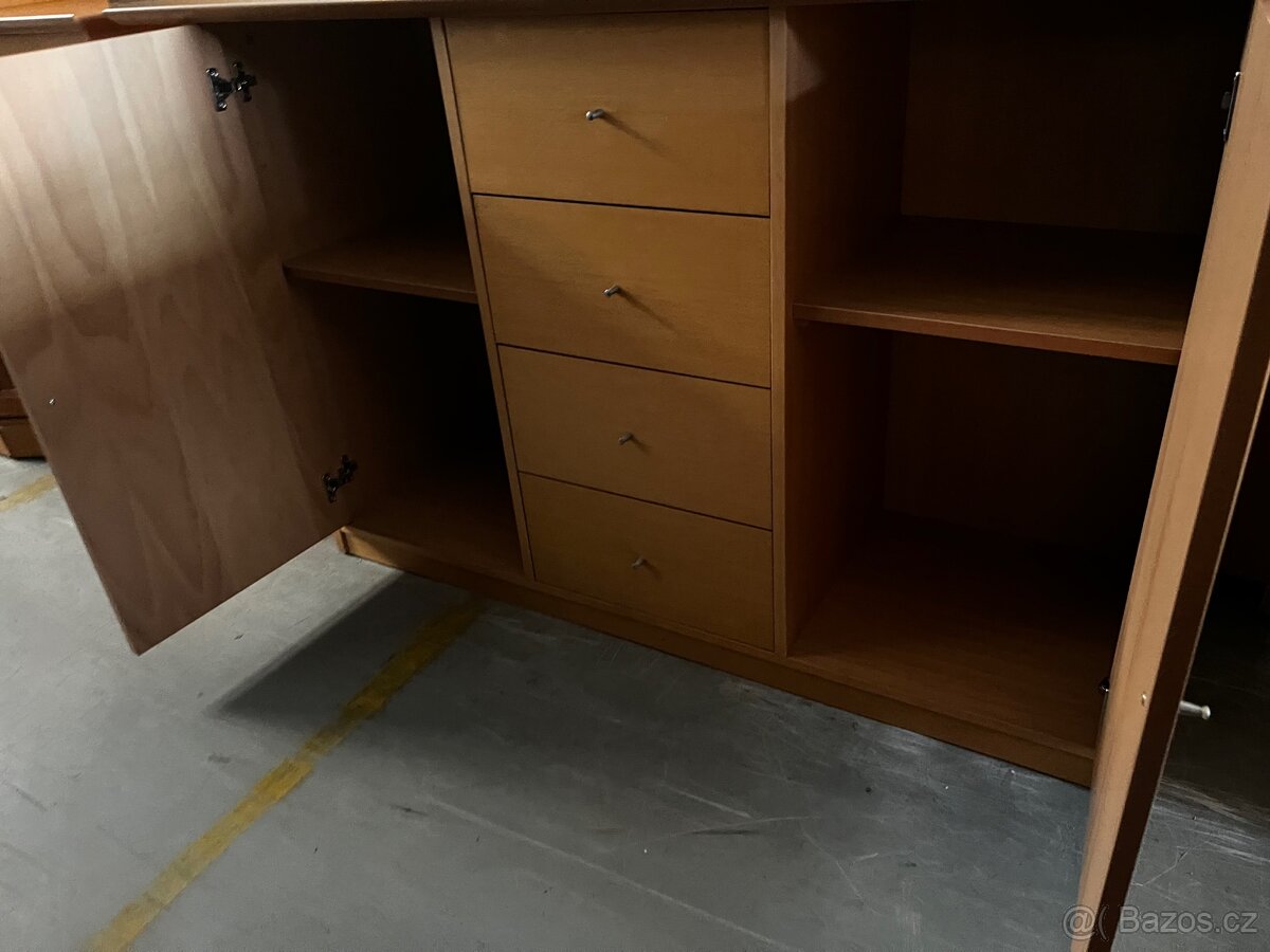 Komoda - 4