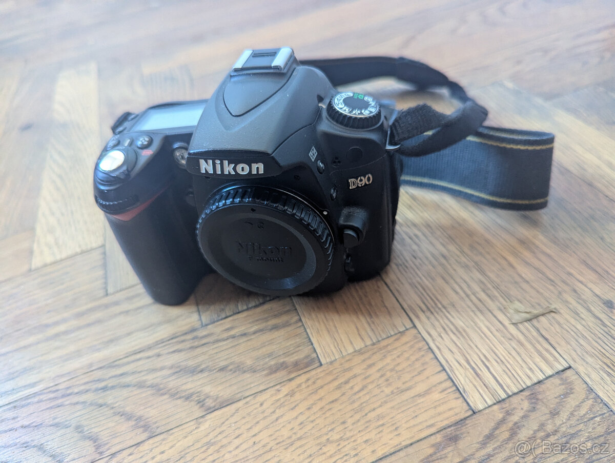 Nikon D90 + 2 objektivy + příslušenství - 4