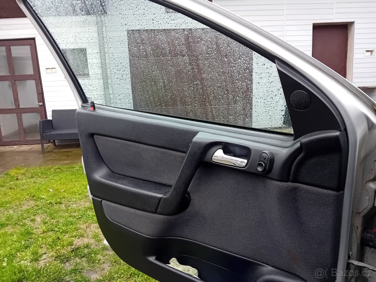 Opel Astra 66KW 1.4 16V rok 2004 - 4