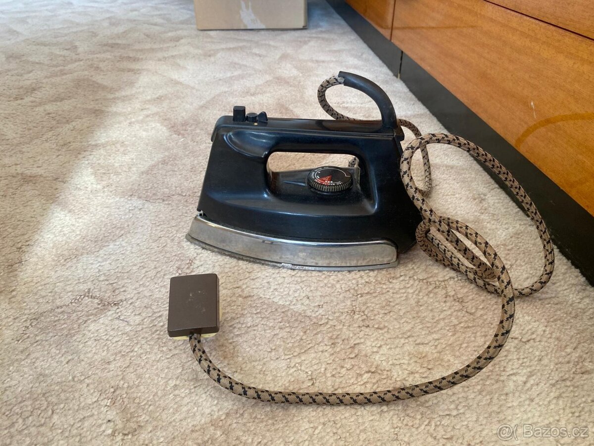 Stará retro žehlička ETA - 4