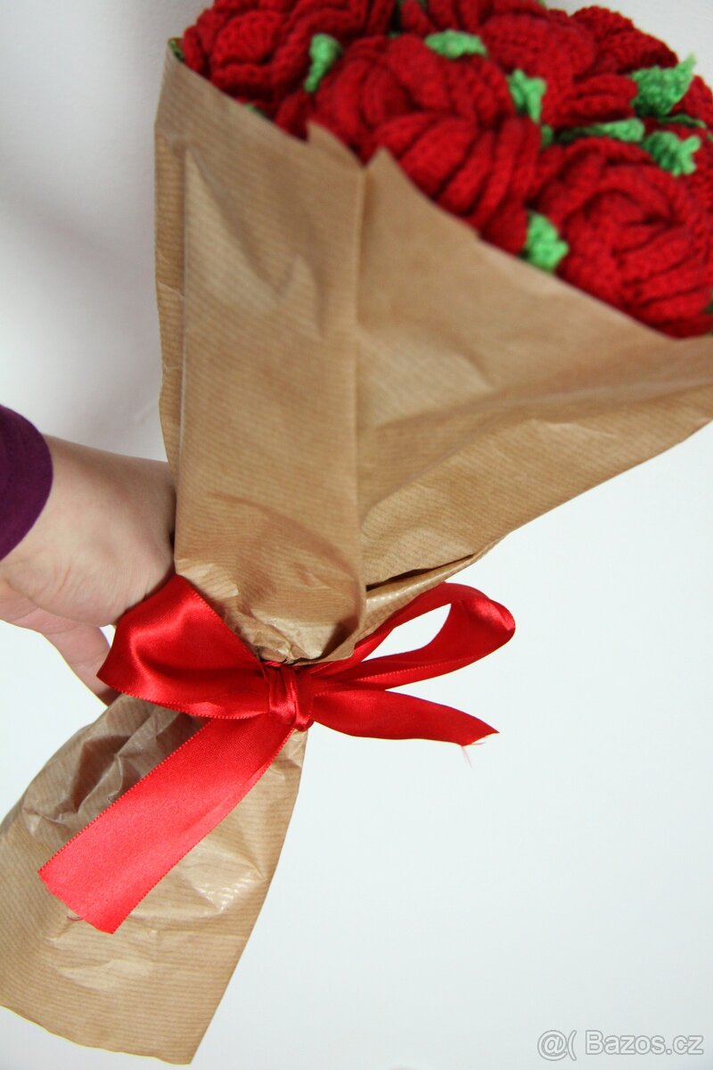 Háčkovaný pugét růží - 4