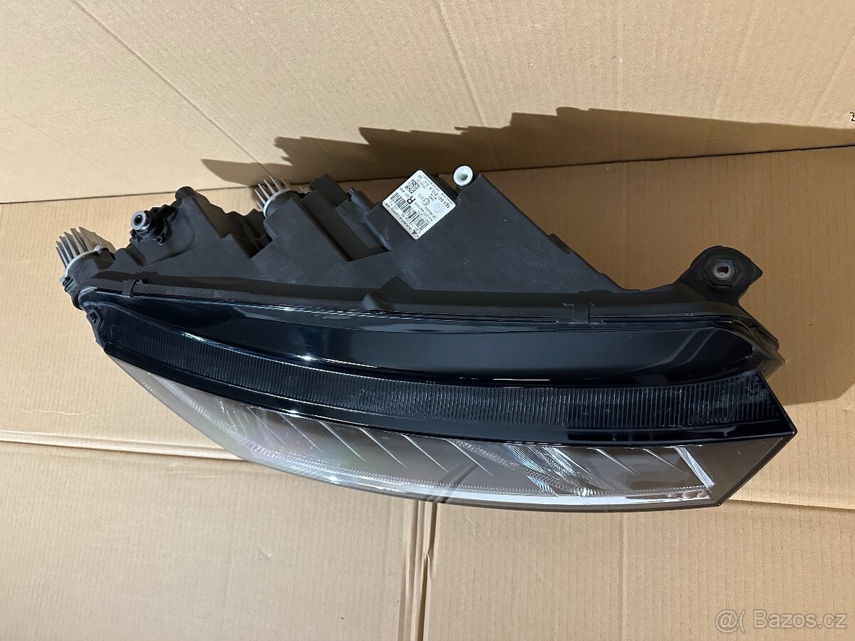 Škoda Octavia 4 pravý full led - 4