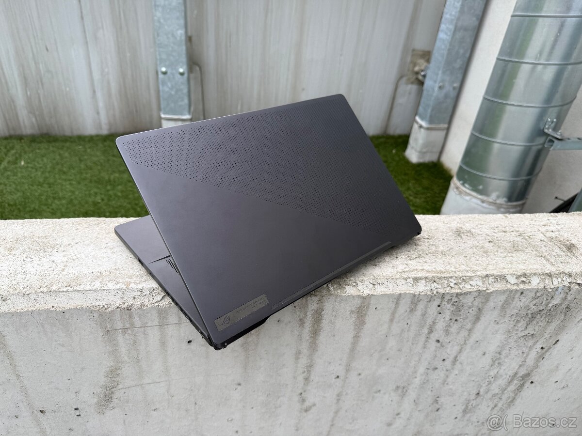 Herní notebook ASUS ROG Zephyrus G15 RTX 3080 - 4