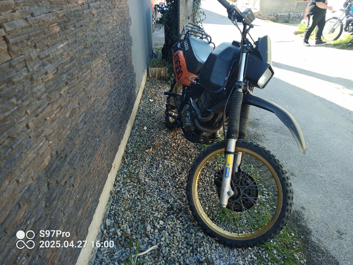Suzuki DR 600