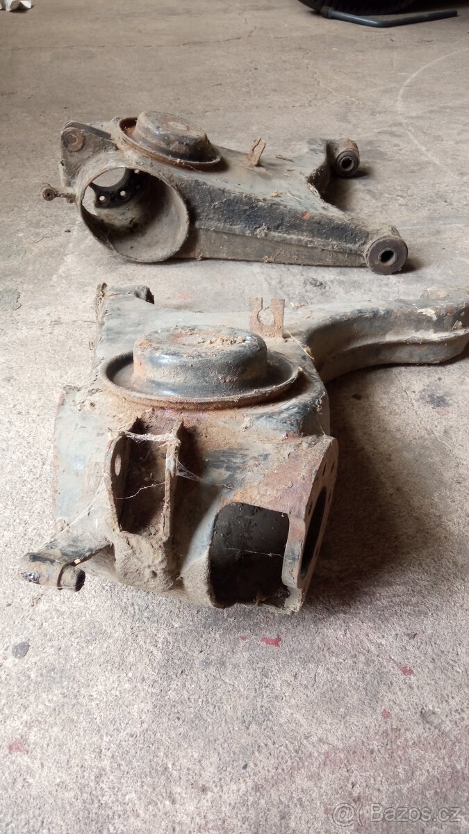 Tatra 613 rameno L - 4