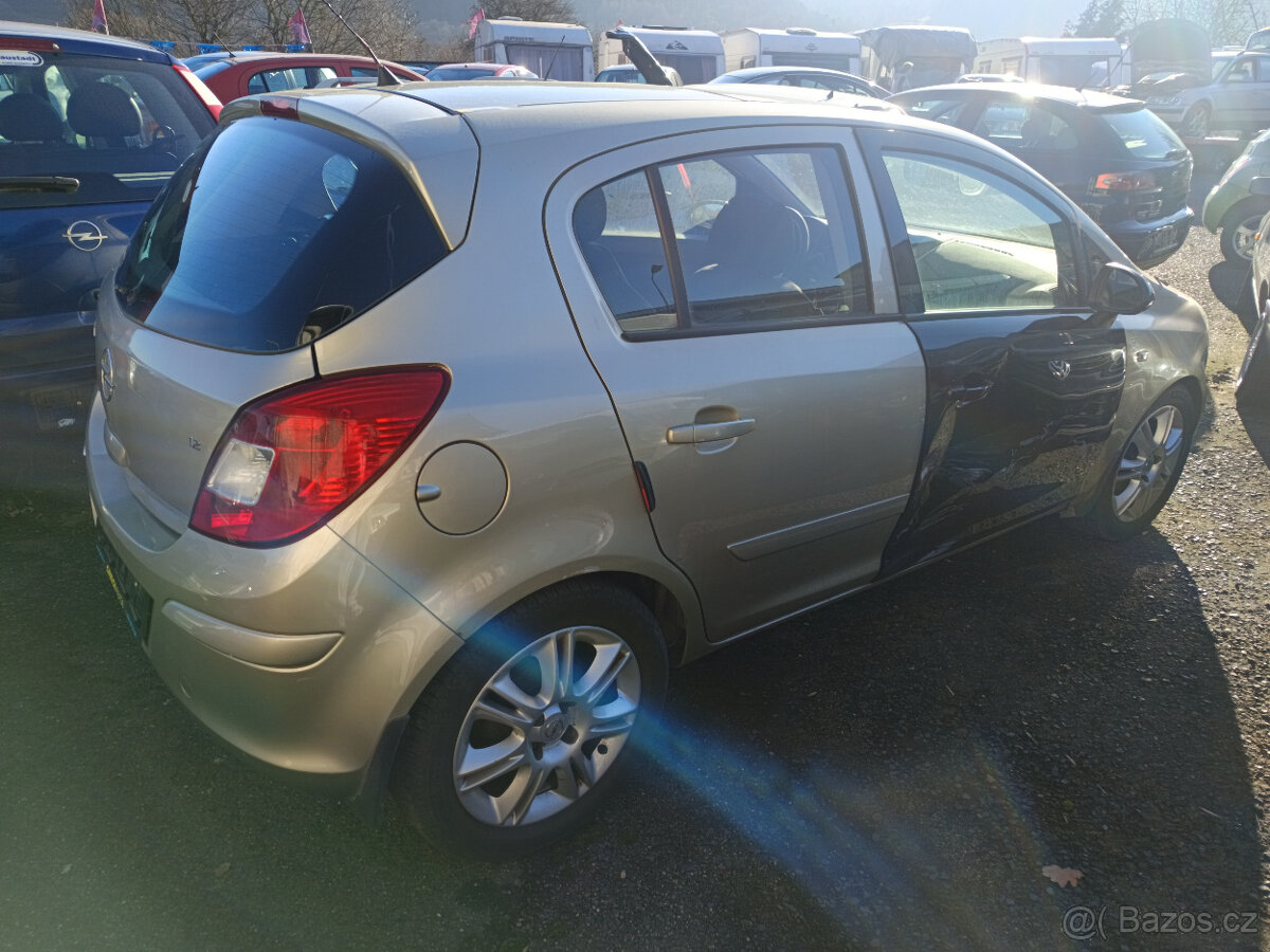 Opel Corsa D 1.2i - 4