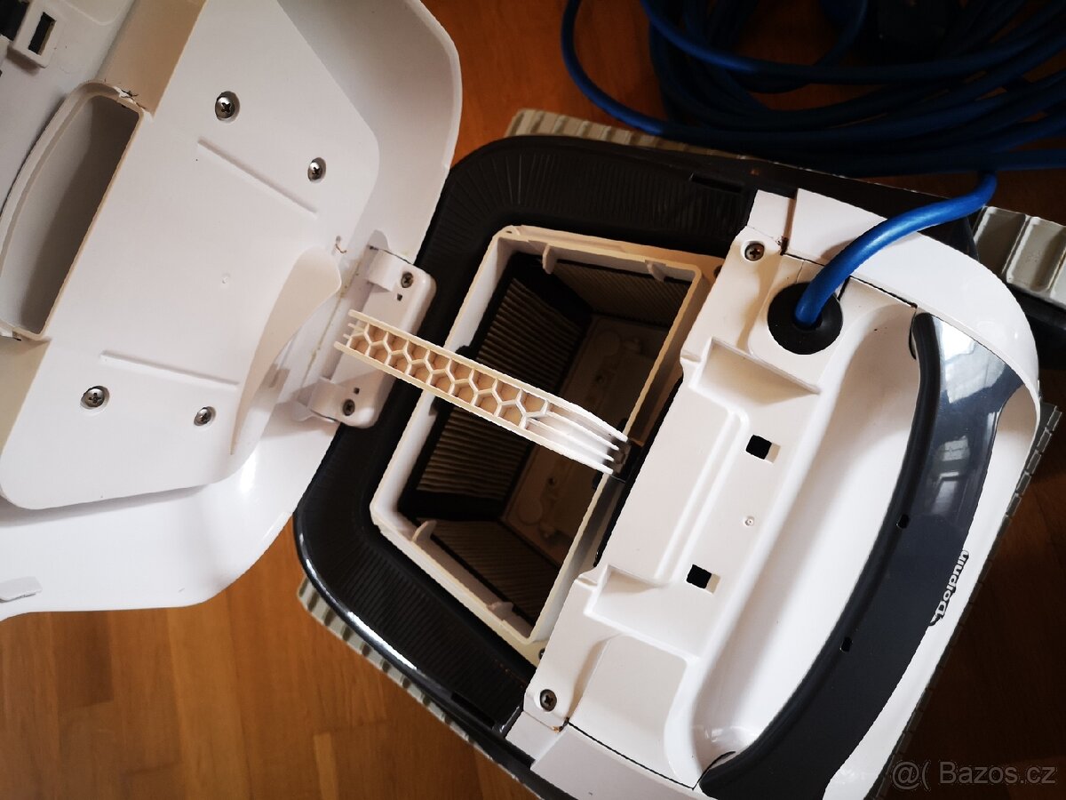 Automatický bazénový vysavač Dolphin E10 - 4