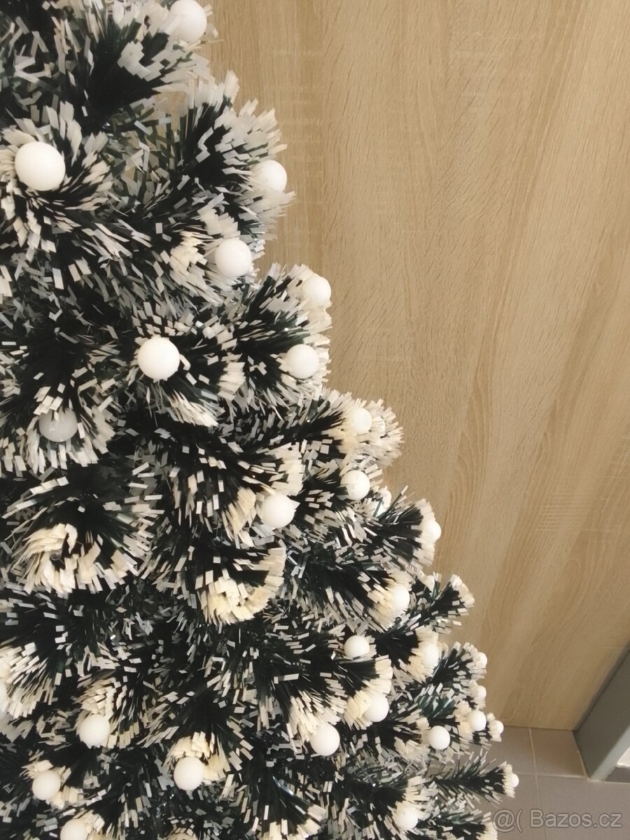 Umělý vánoční stromek s osvětlením - 4