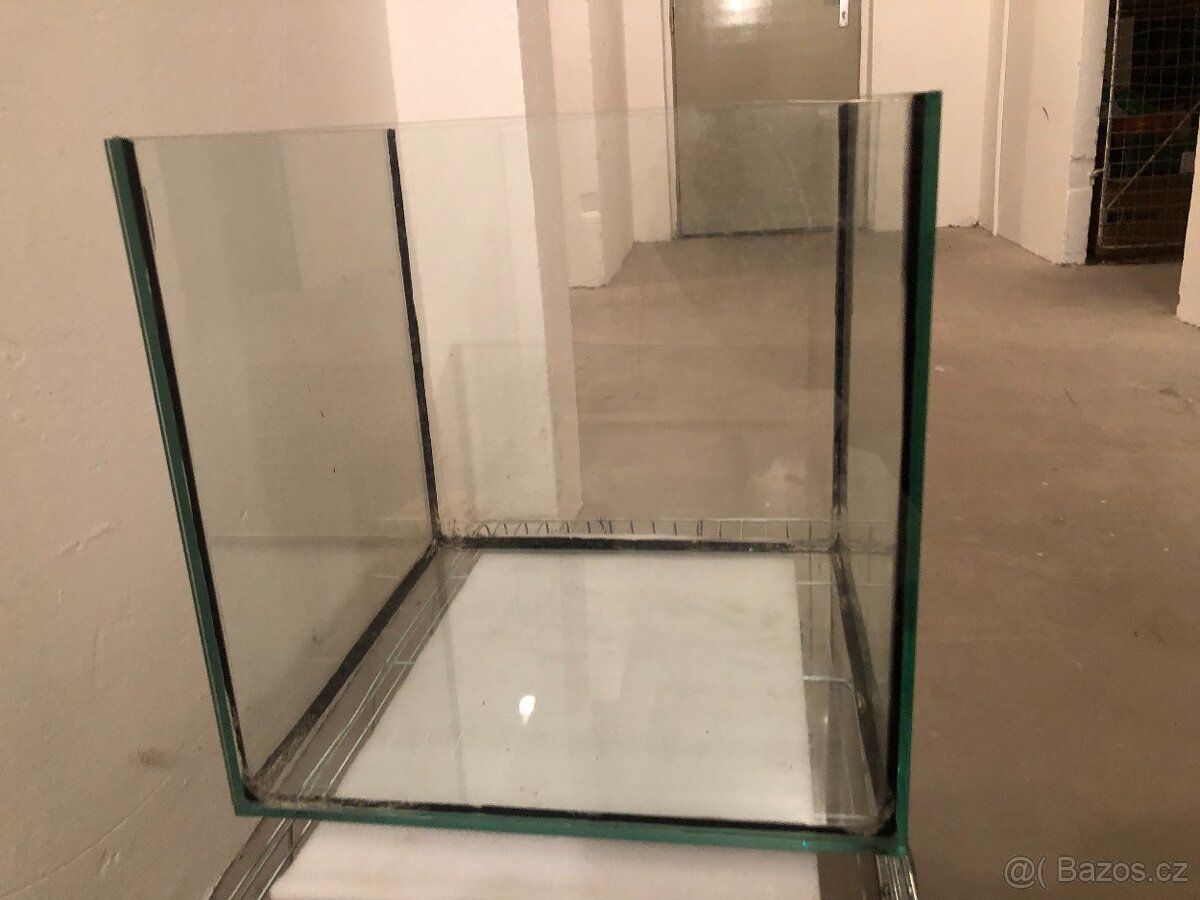 Akvarium vhodné jako terarium - 4