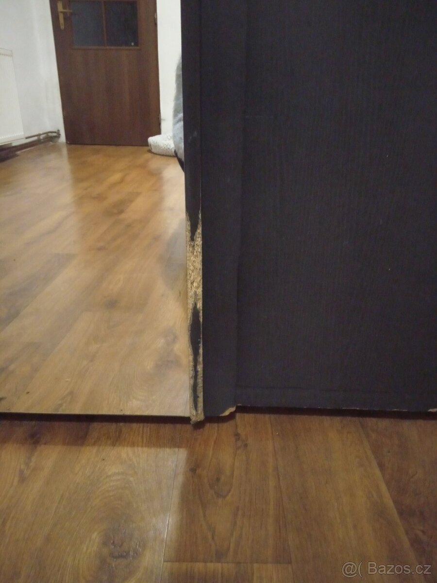 Skříň s posuvnými dveřmi - 4
