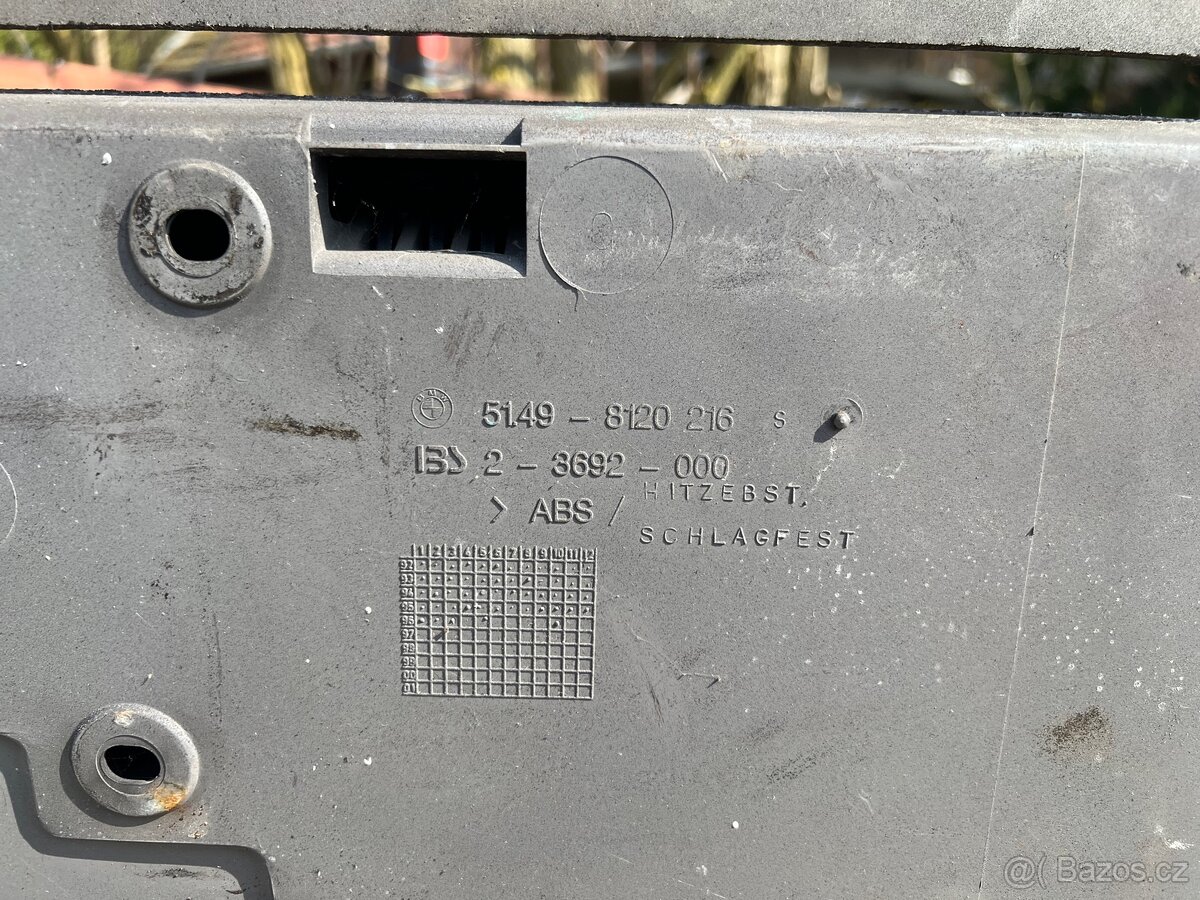 Výplň zadních výklopných dveří bmw e34 - 4