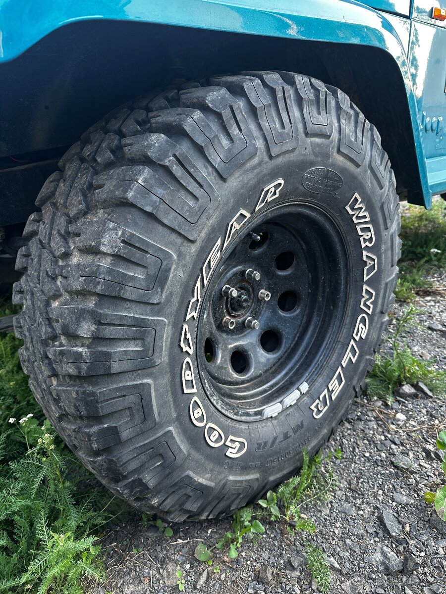Goodyear Wrangler MT/R 33x12.5 R15