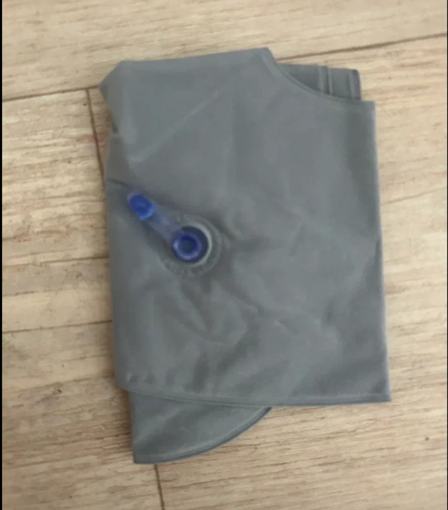 Nafukovací cestovní polštářek za krk - 4