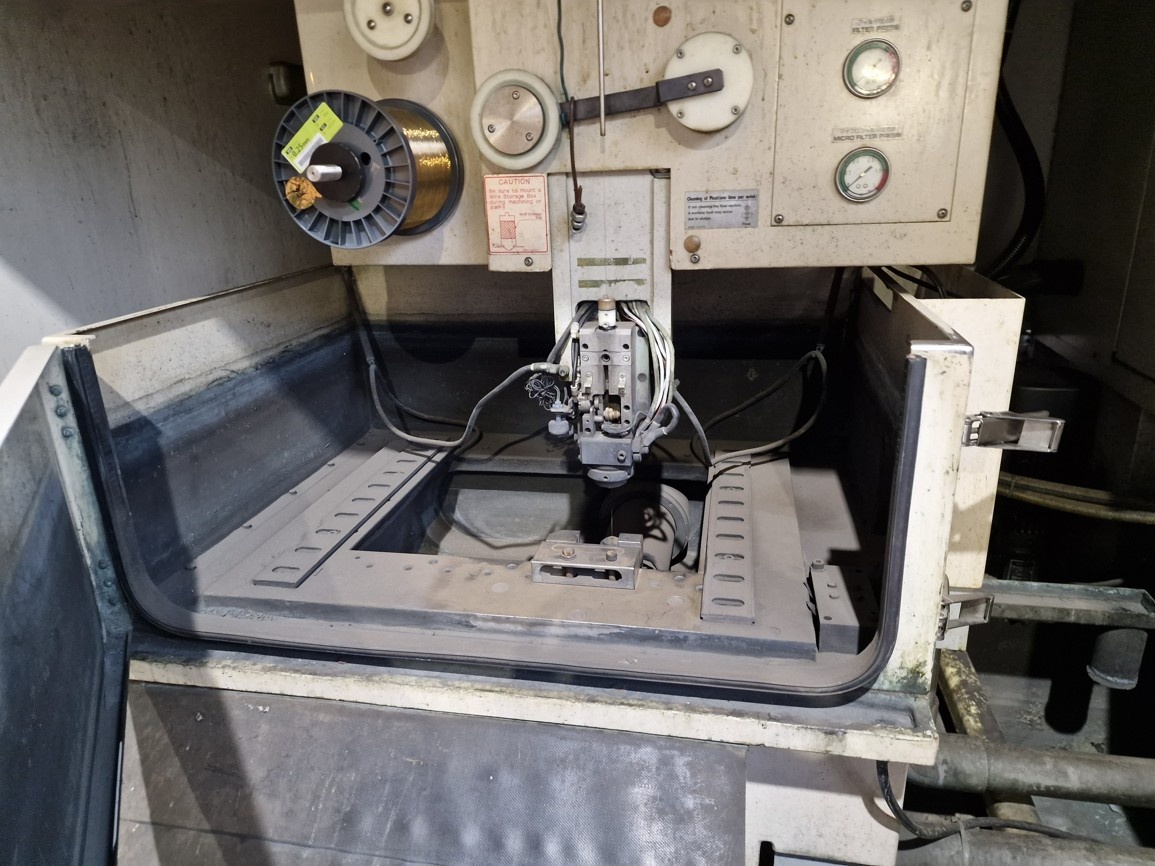 Elektroerozivní drátová řezačka Hitachi 254Y - 4