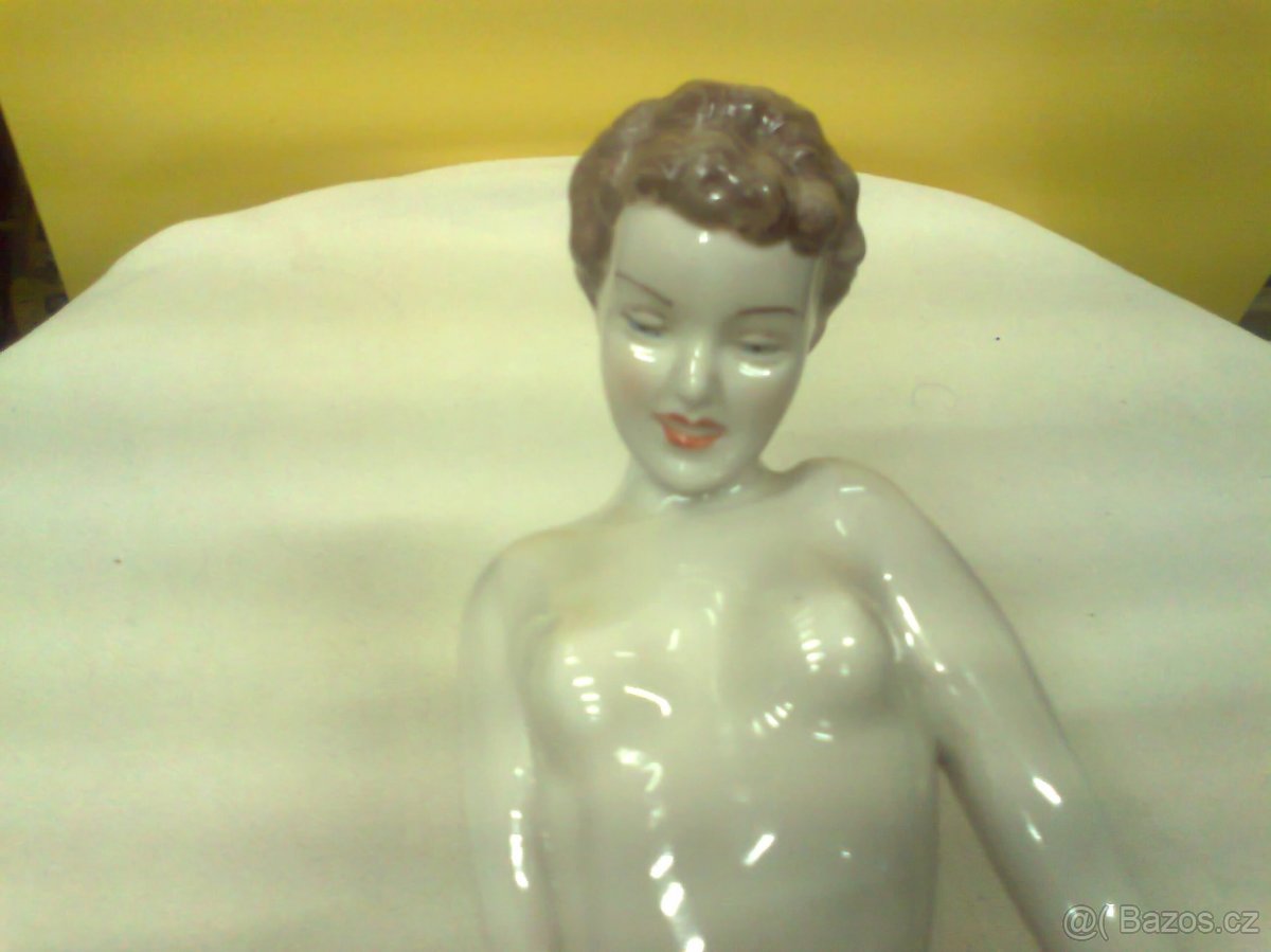 DUX sedící akt žena - Royal Dux Elly Strobach - 4