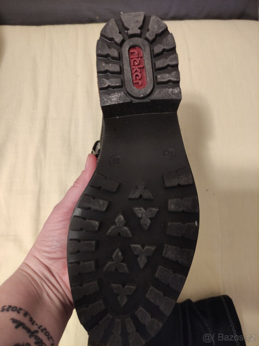 Dámské zimní kotníkové boty značky Rieker - 4