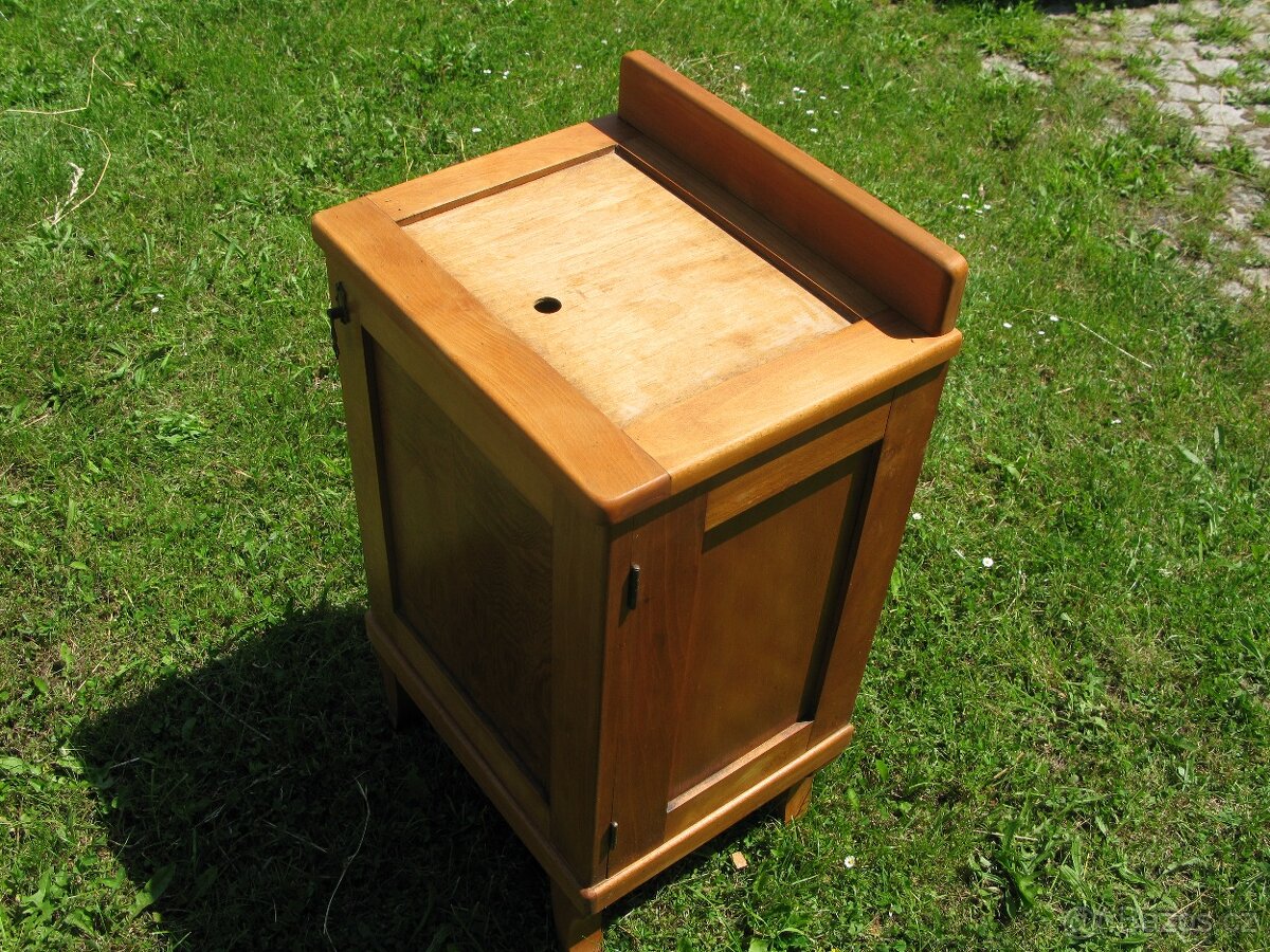 starožitný noční stolek - 4