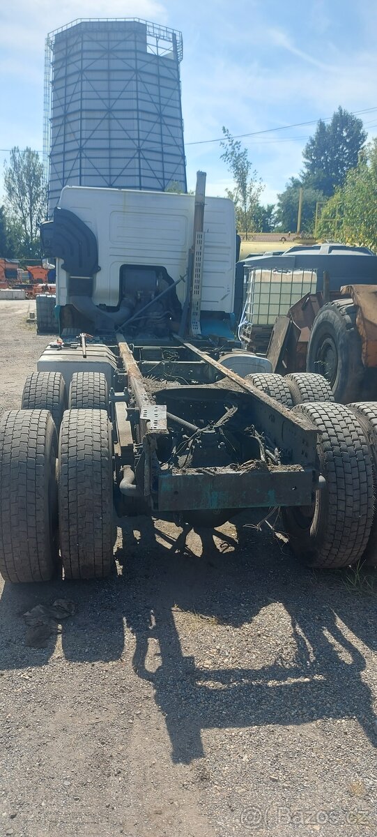 nákladní vůz Volvo 330 FM - 4