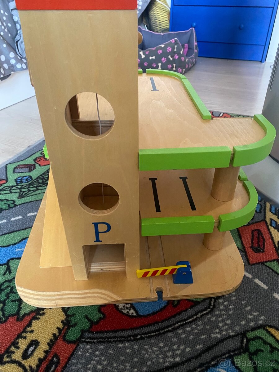 Dřevěná garáž ke kolejím - 4