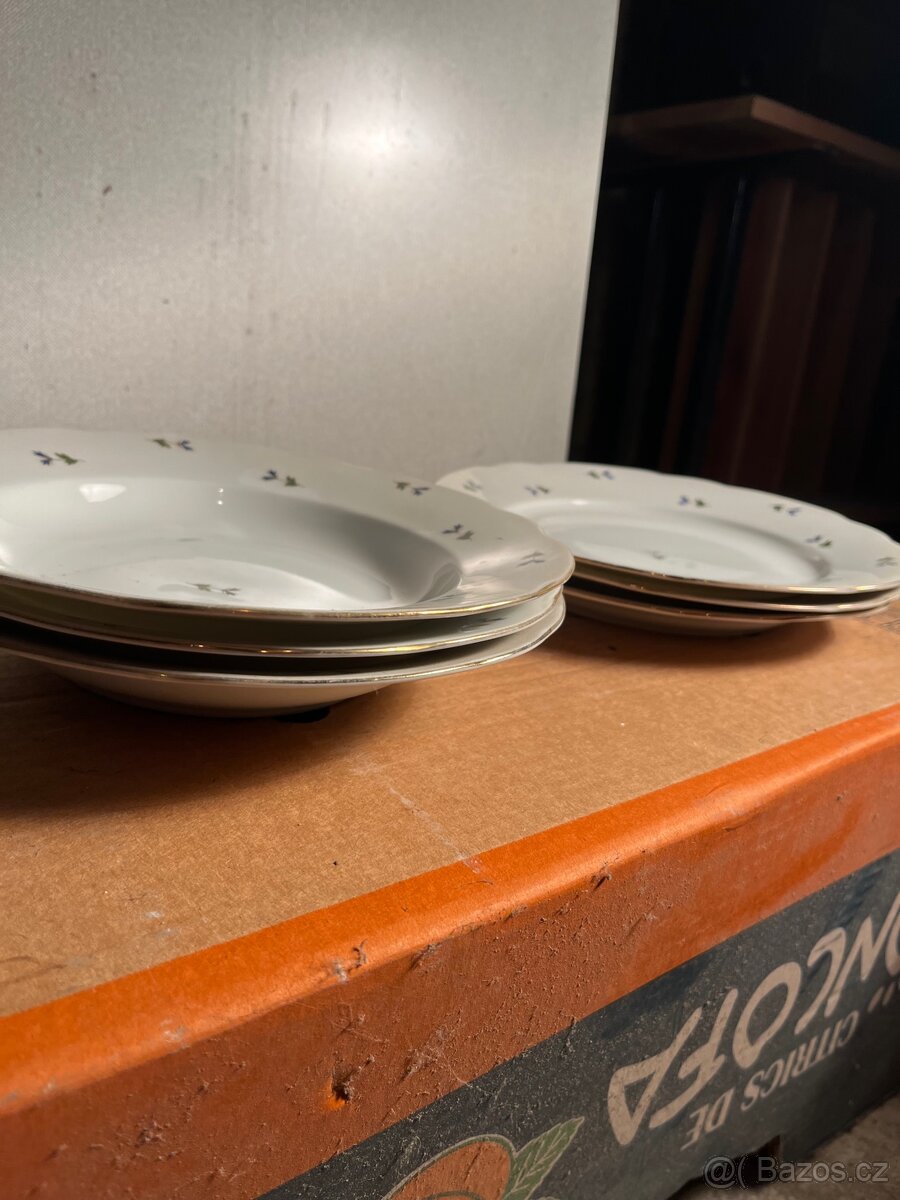 Sada starých porcelánových talířů - 4