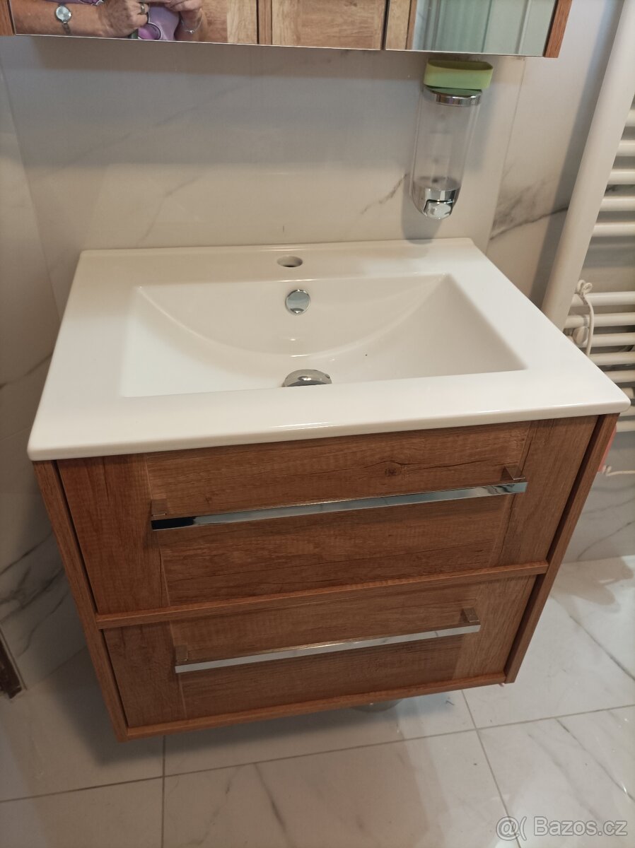 skříňka s umyvadlem - 4